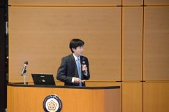 講演を行う髙木講師(1)