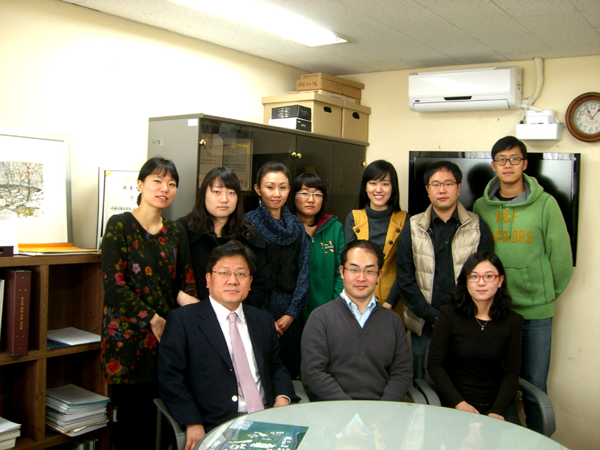 Photo : a Photo at Prof. Dahhee Kang'slaboratory